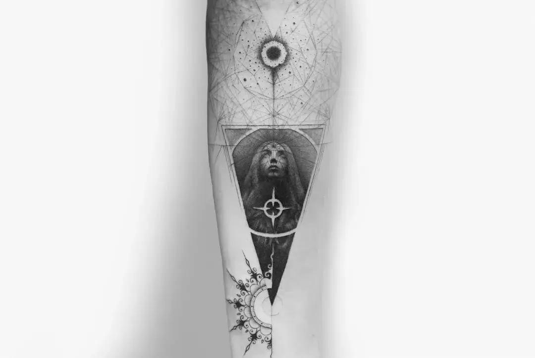 会动的纹身满背,会动的纹身是什么样子的