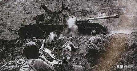 用燃烧瓶烧坦克,军用燃烧瓶炸坦克视频