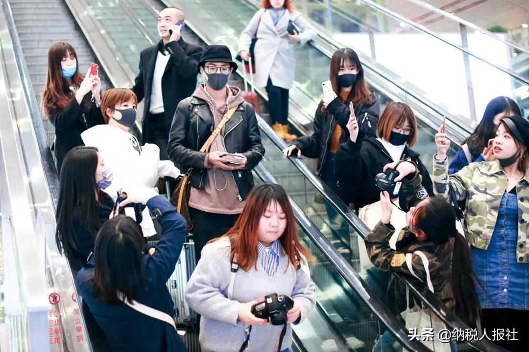 饭圈豆瓣“养号”的背后，是被绑架的娱乐业