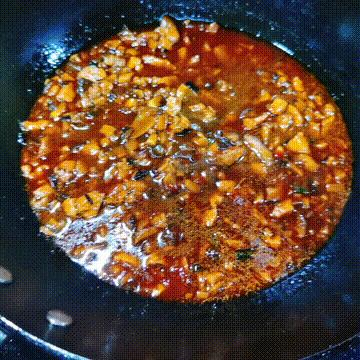 香菇鸡丁米线鸡汤怎么熬,香菇鸡丁米线的鸡丁卤怎么熬制