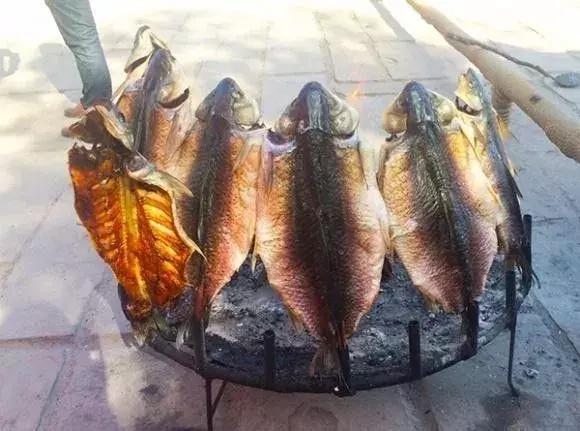 *疆新**也有很多“奇葩”的食物，有的看到反胃，有的念念不忘