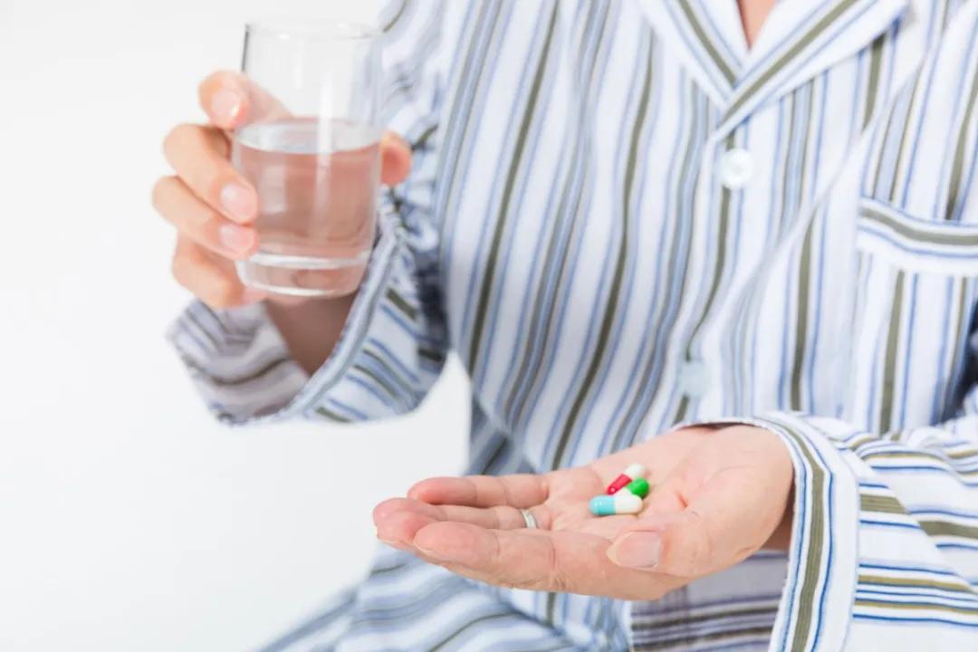 吃药一定要多喝水,吃药是不是要多喝水才好得快