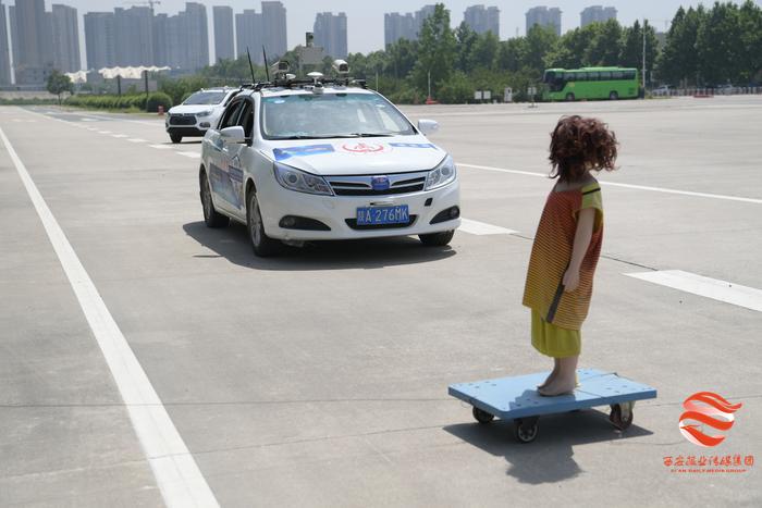 无人驾驶汽车现场演示，定制网约车实现轮椅上下——西安市交通运输行业科技创新最新成果亮相