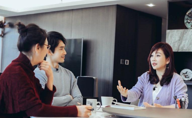 一年赚2个亿被举报,24岁嫁豪门零花钱一年两个亿