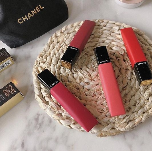 女生买什么颜色的口红比较好,女生口红买什么颜色比较好