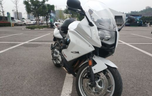 中了香港骑警的毒，拿下宝马F800GT，鲍鱼刹车、皮带传动、单臂摇