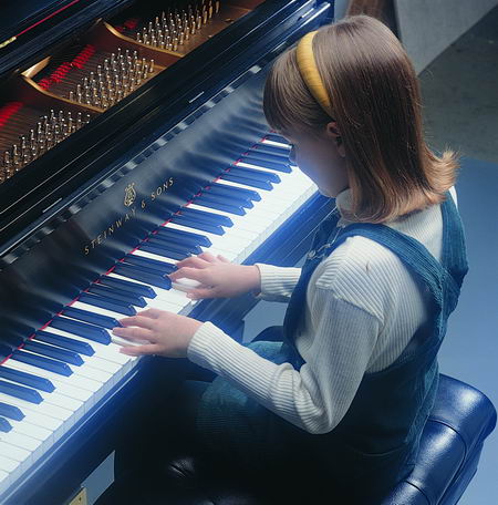 博兰斯勒和雅马哈钢琴哪个好,3万买进口还是国产的钢琴好