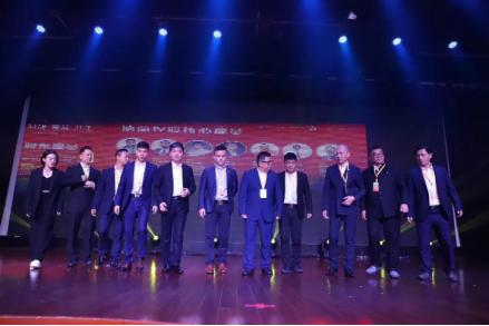 好一个德商小镇！如鹰展翅，只为凌空翱翔！