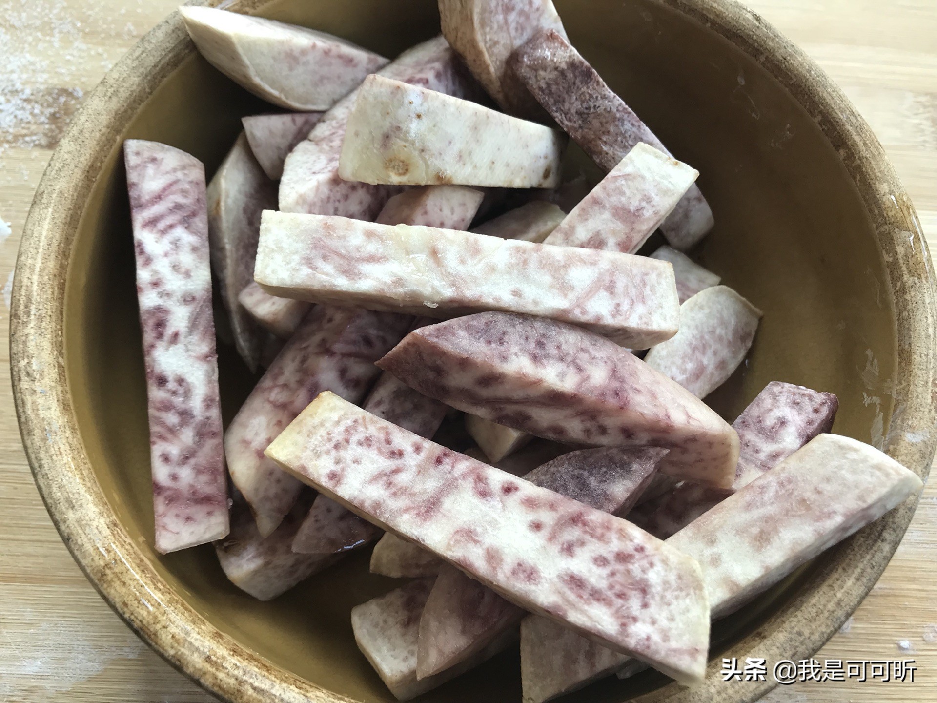 翻沙芋头不起白沙？那是因为要加这味料，软糯香甜，真的很好吃