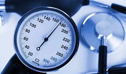 辟谣芹菜汁降血压,高血压吃降压药是不是骗局