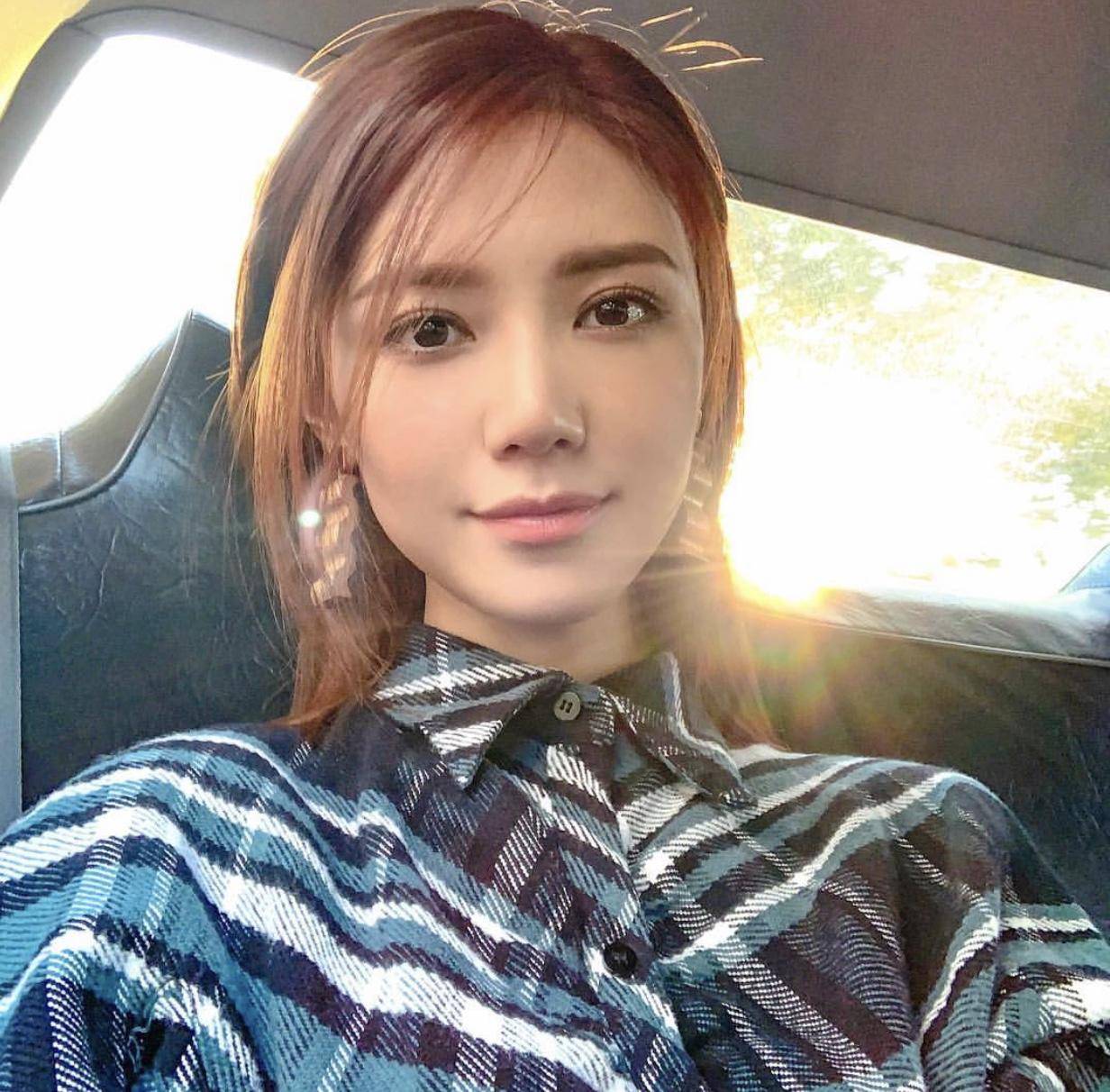 保持完美身形全靠“断食排毒法”33岁性感女神晒泳装照派福利