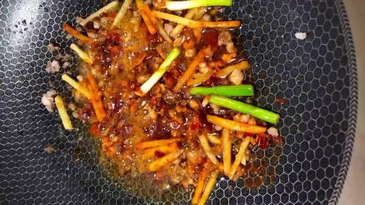 大厨教红烧鲳鱼的做法视频教程,冰鲜白鲳鱼做清蒸还是红烧好吃