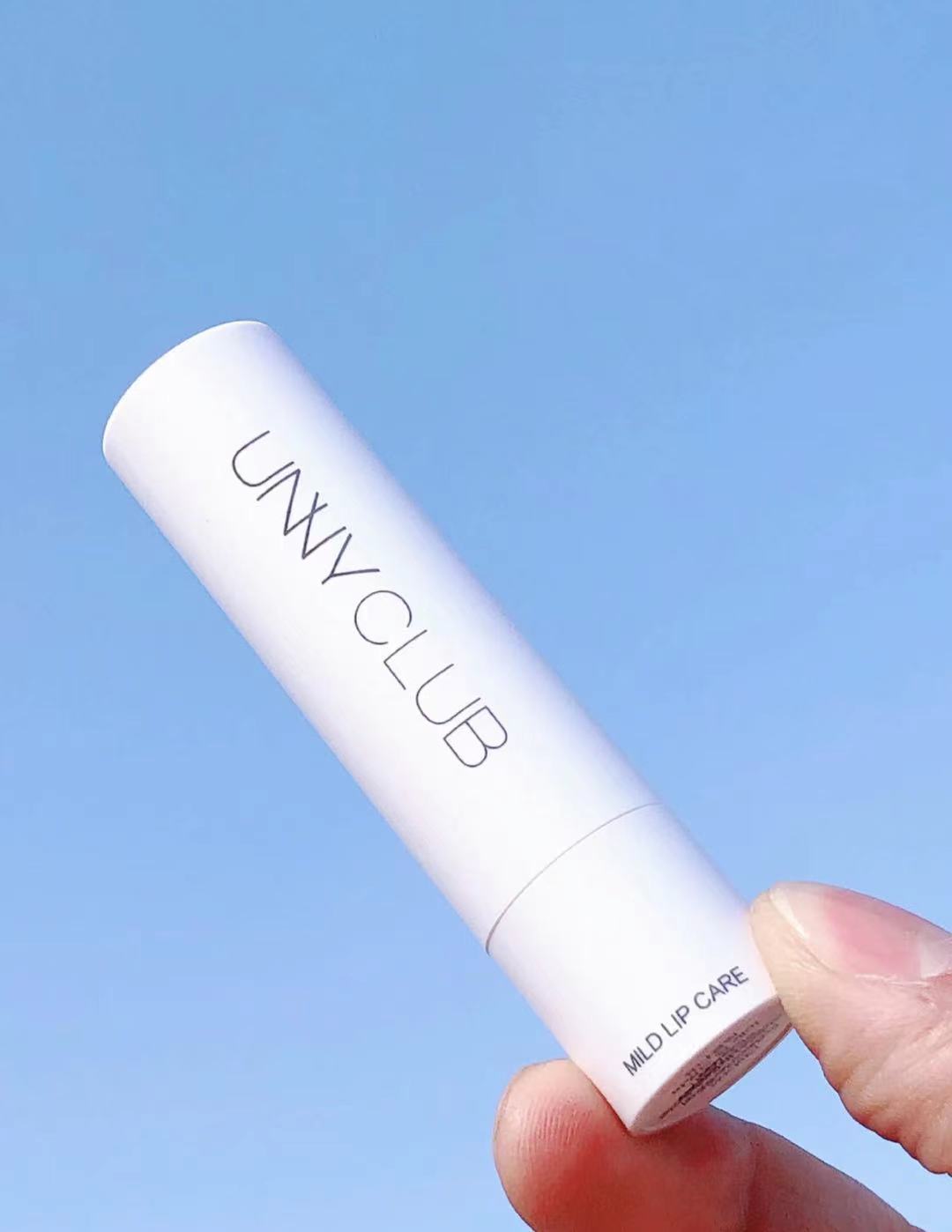 滋润橘色唇膏推荐哪款好用 (平价润唇膏去死皮滋润测评)