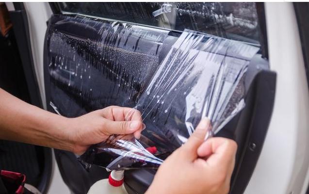 车玻璃膜起泡用吹风机可以除去吗,新几个月贴的车玻璃膜起泡