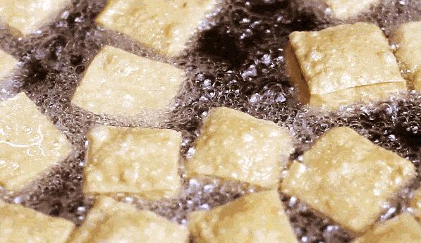 炸了很多次的油不要了怎么处理,炸过东西的油该如何二次利用