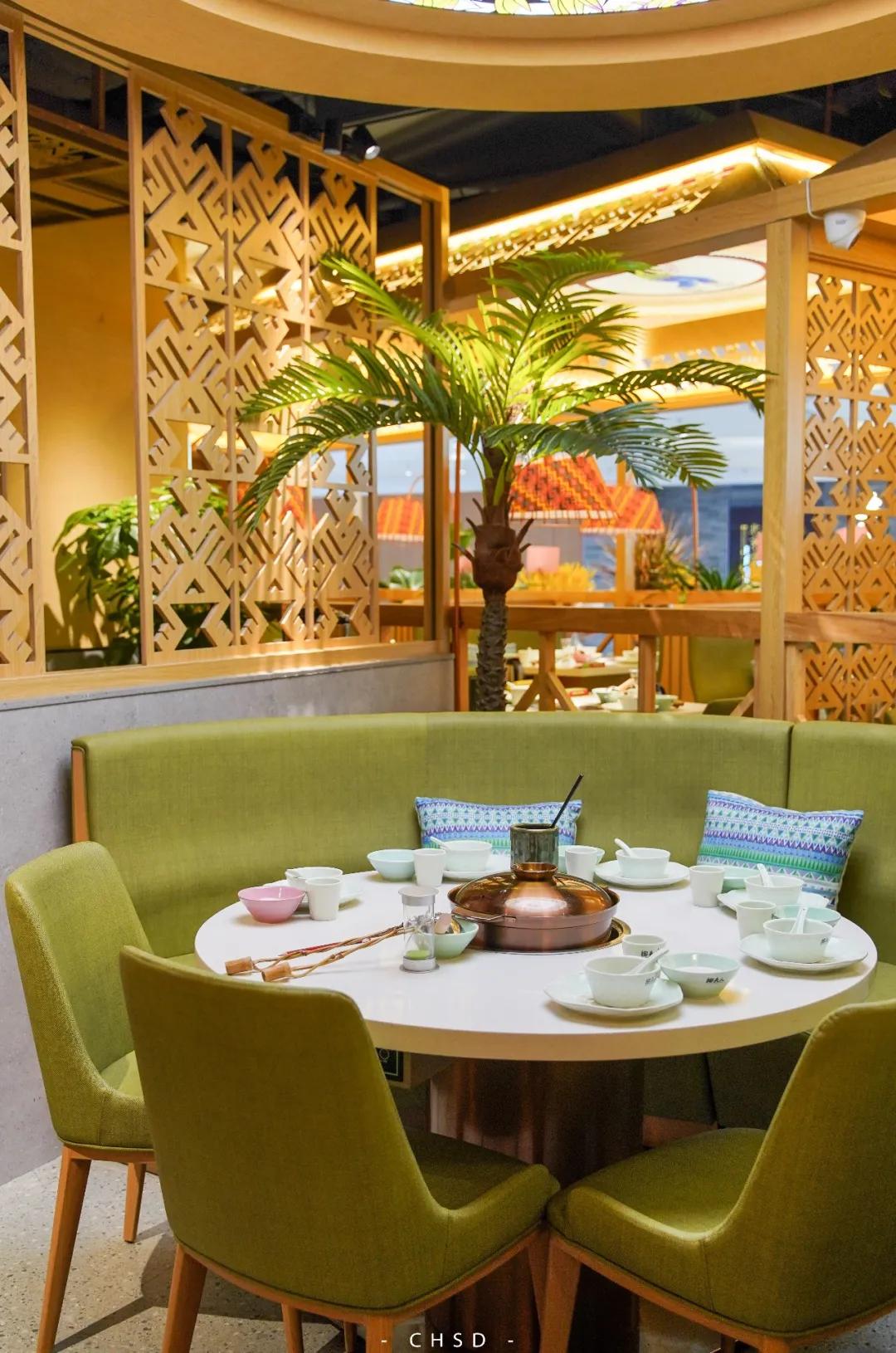 椰椰椰！这家人气椰子鸡专门店，光是汤底就喝饱了