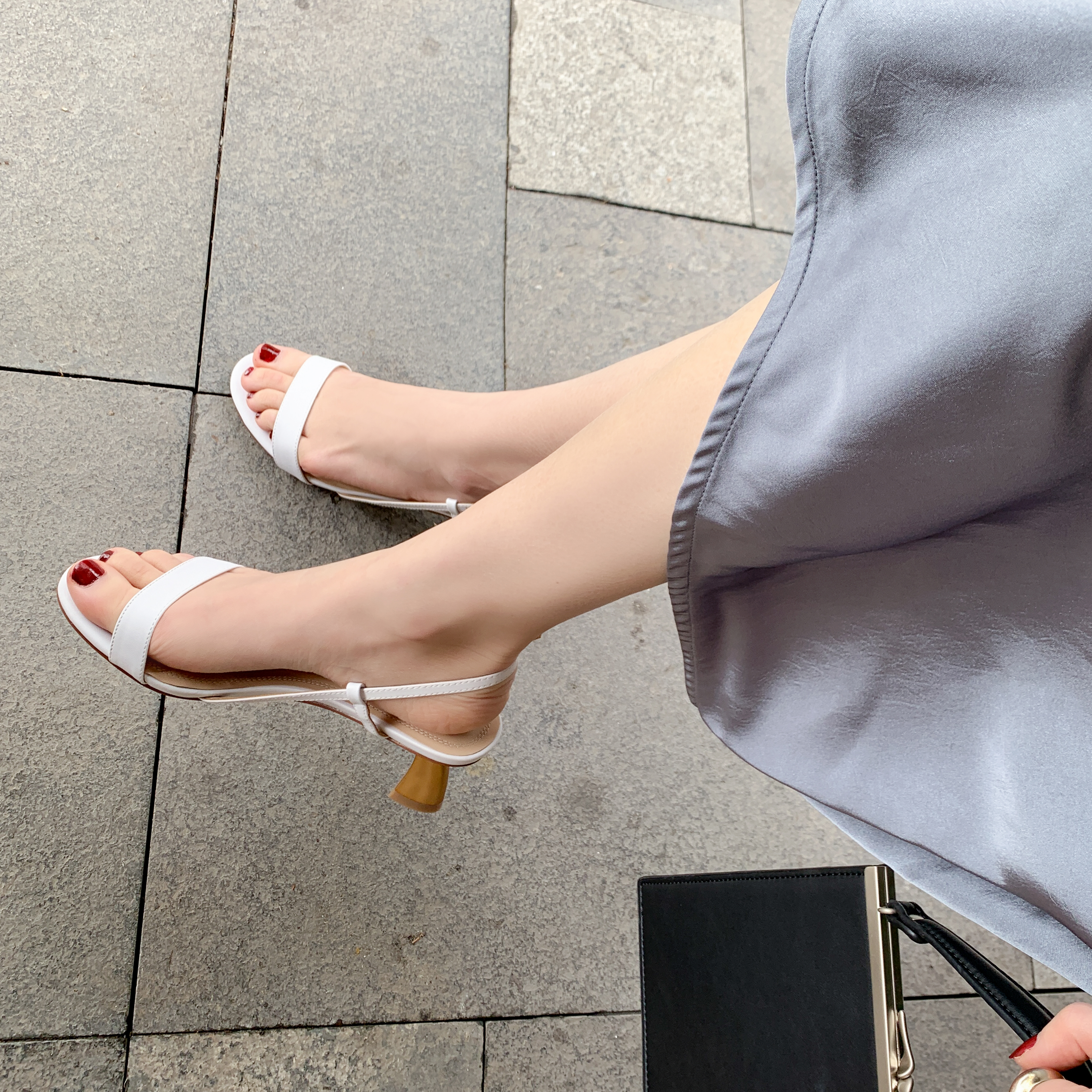 方头细跟凉鞋高跟鞋搭配,黑色尖头细跟高跟鞋怎么搭配上衣