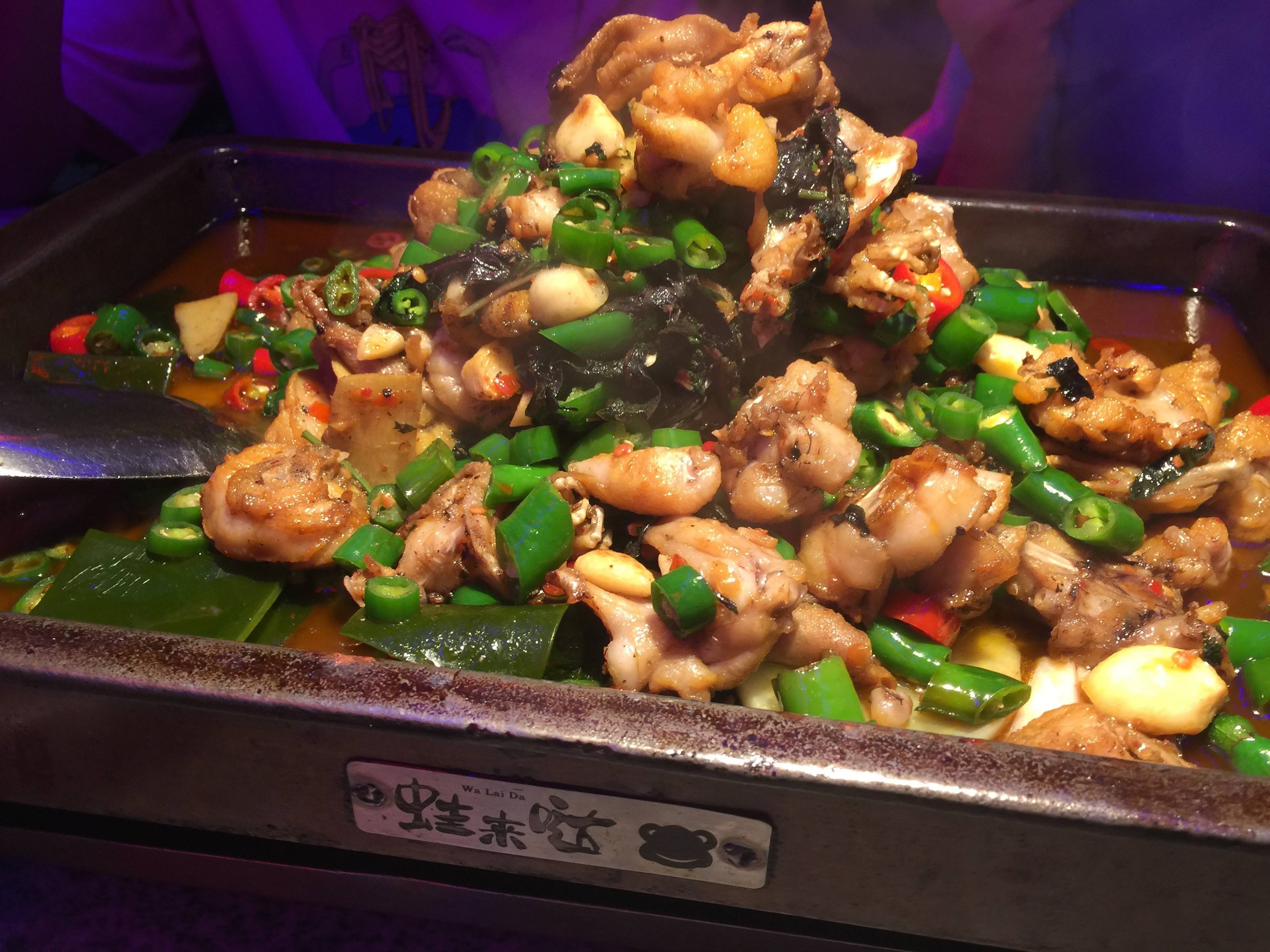 长沙开了十多年的牛蛙店,县城开一家牛蛙店利润