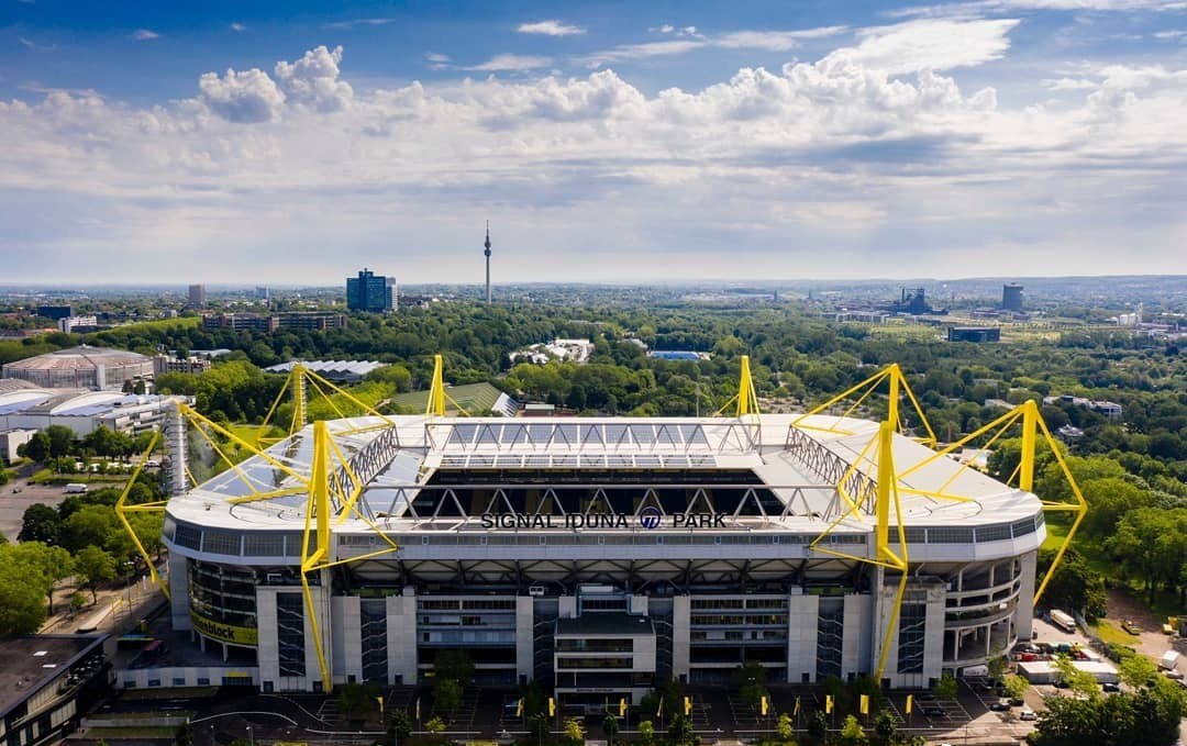 威斯特法伦南看台多恐怖,欧洲魔鬼主场tifo