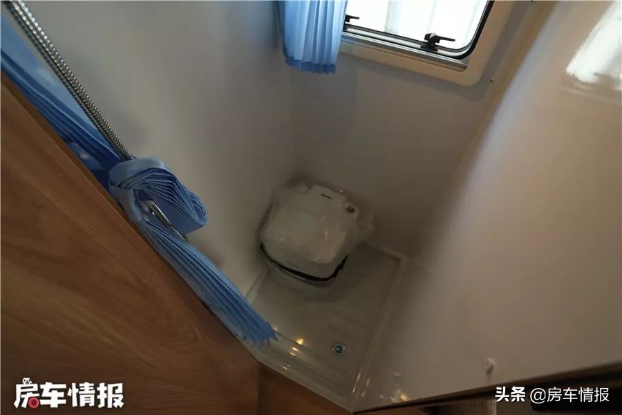 豪华四驱b型房车最新款,览众单排汽油四驱皮卡房车