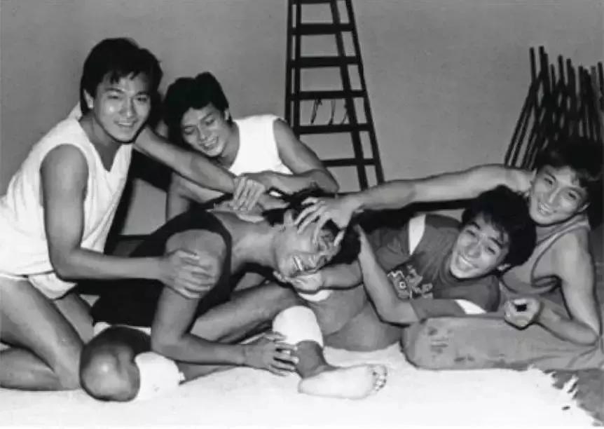 别讨论吴亦凡了，请所有男星按这位的标准“内卷”