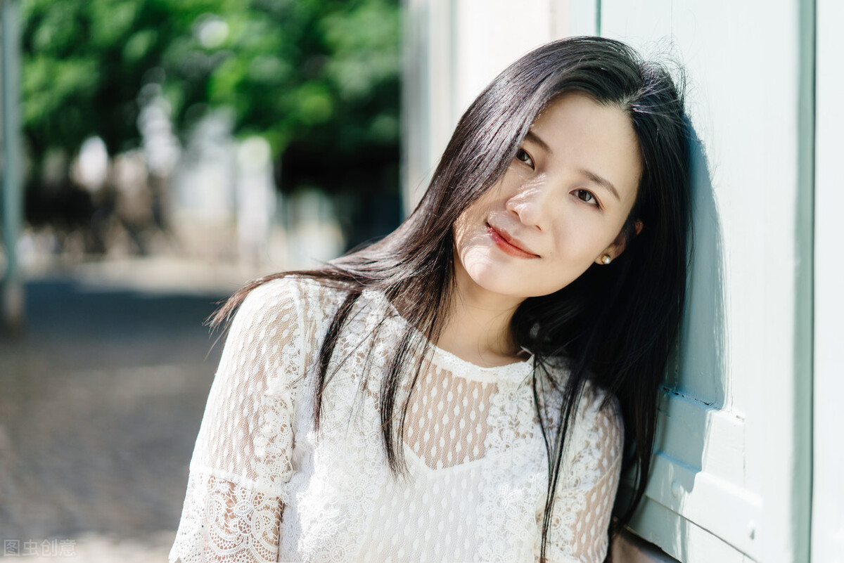 如何在和女生约会三次时牵手,怎样和3岁女孩沟通