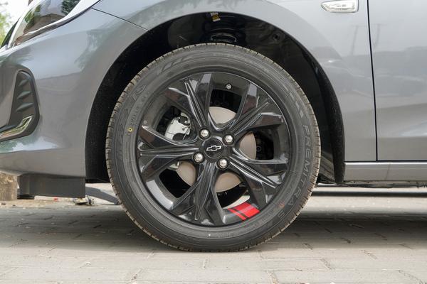 雪佛兰科沃兹4缸最低配,雪佛兰科沃兹三缸中配新车报价