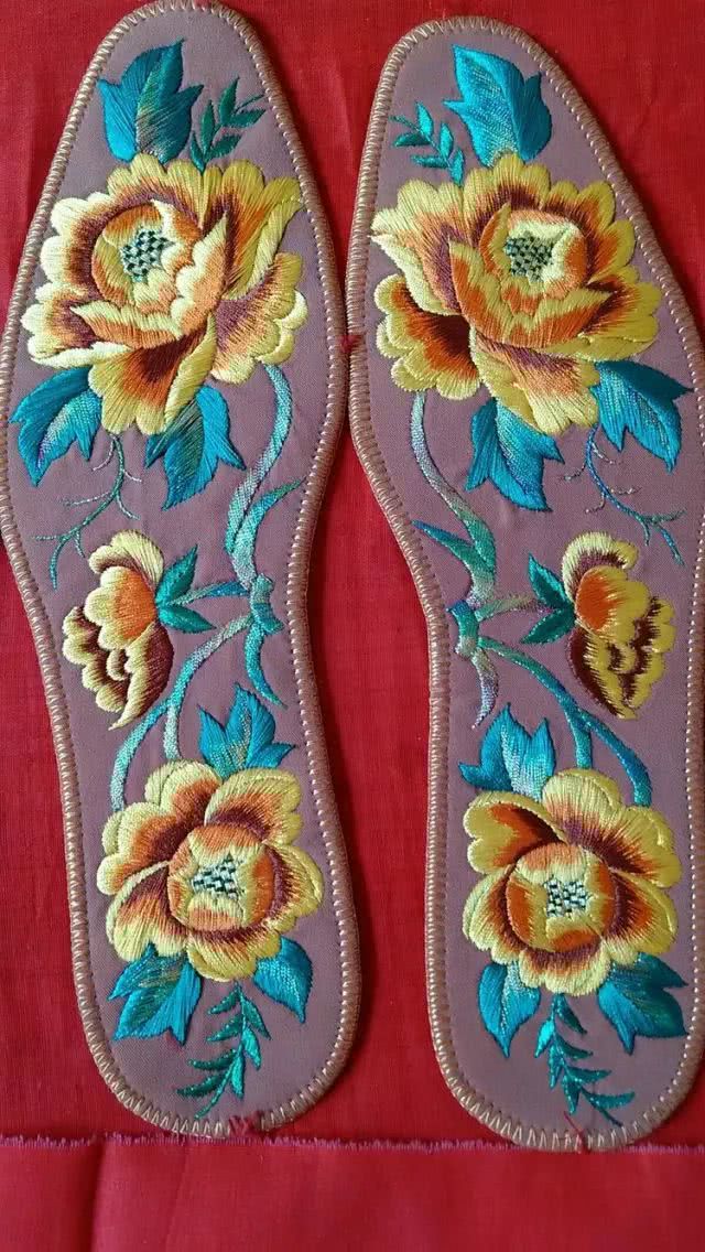 十字绣鞋垫花样图解大图,最受欢迎的小格子鞋垫图案