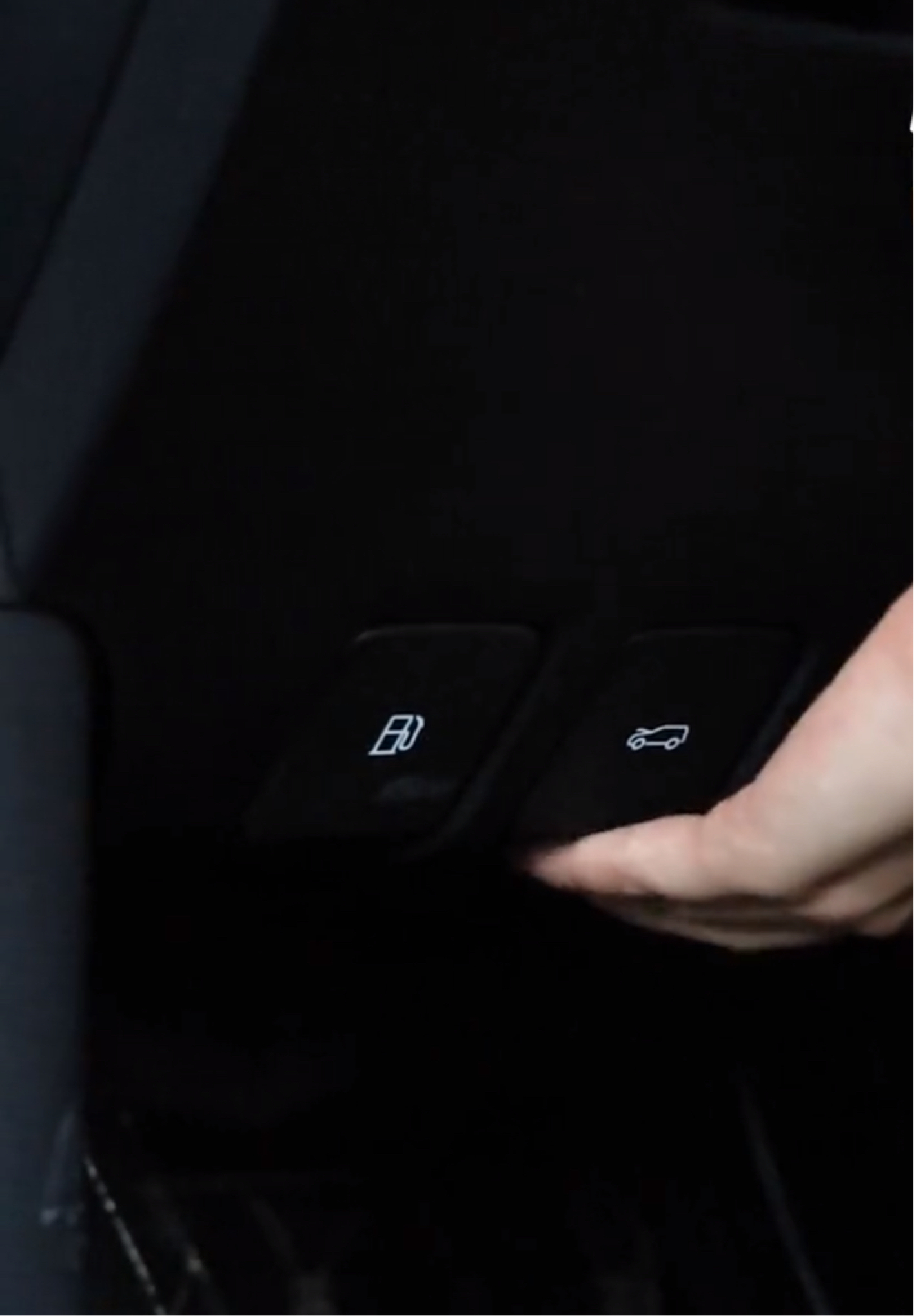 荣威ei5引擎盖打不开怎么办,荣威rx5引擎盖不弹开怎么回事