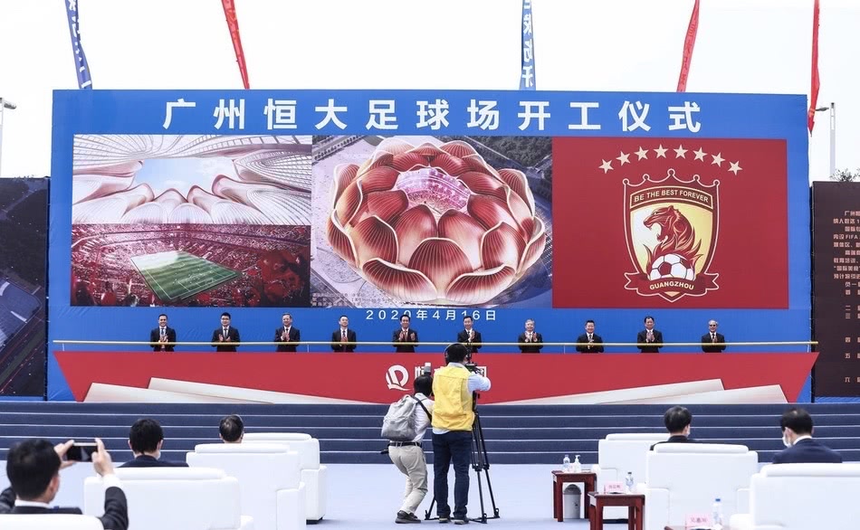 华中科大教授怒喷恒大新球场：甲方恶俗审美！中国建筑界的悲哀