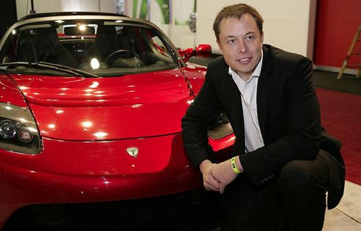 “失控特斯拉”背后富豪：身价千亿、逃兵役、泡女明星、有6个娃