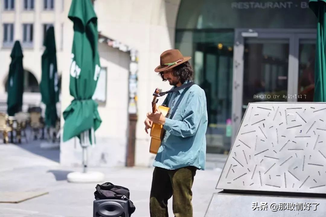 在蓝精灵的故乡邂逅天价纹身*国猪中**，只因我国没有动物保护约束