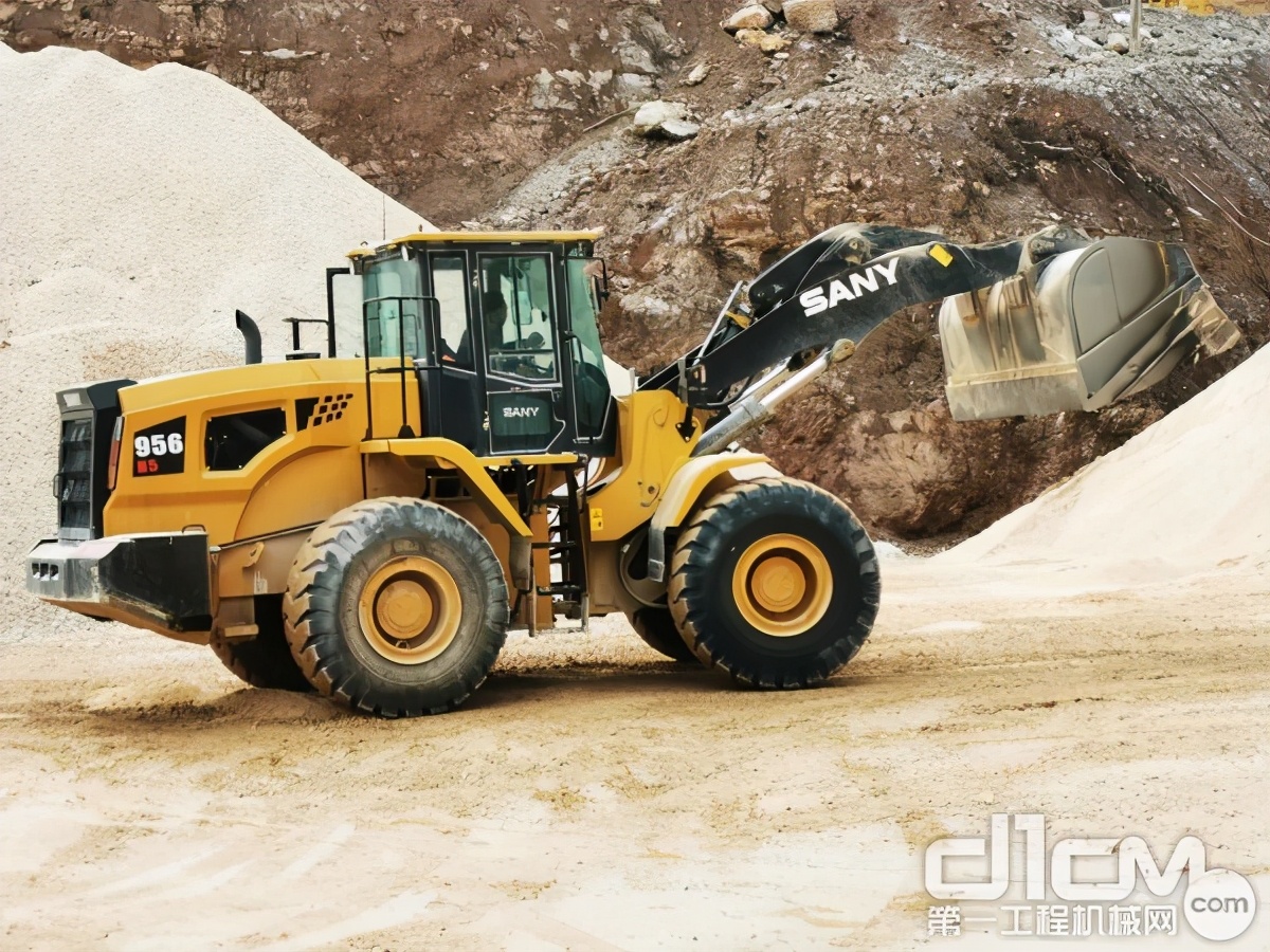 三一装载机百亿,三一为啥进军装载机