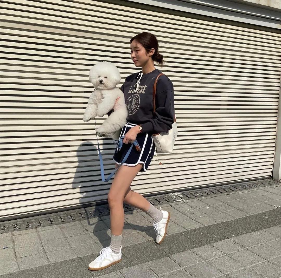 德训鞋奶油蓝白,白百何黑色德训鞋穿搭