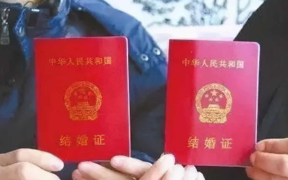 小夫妻结婚证意外走红,小夫妻结婚证火了看名字