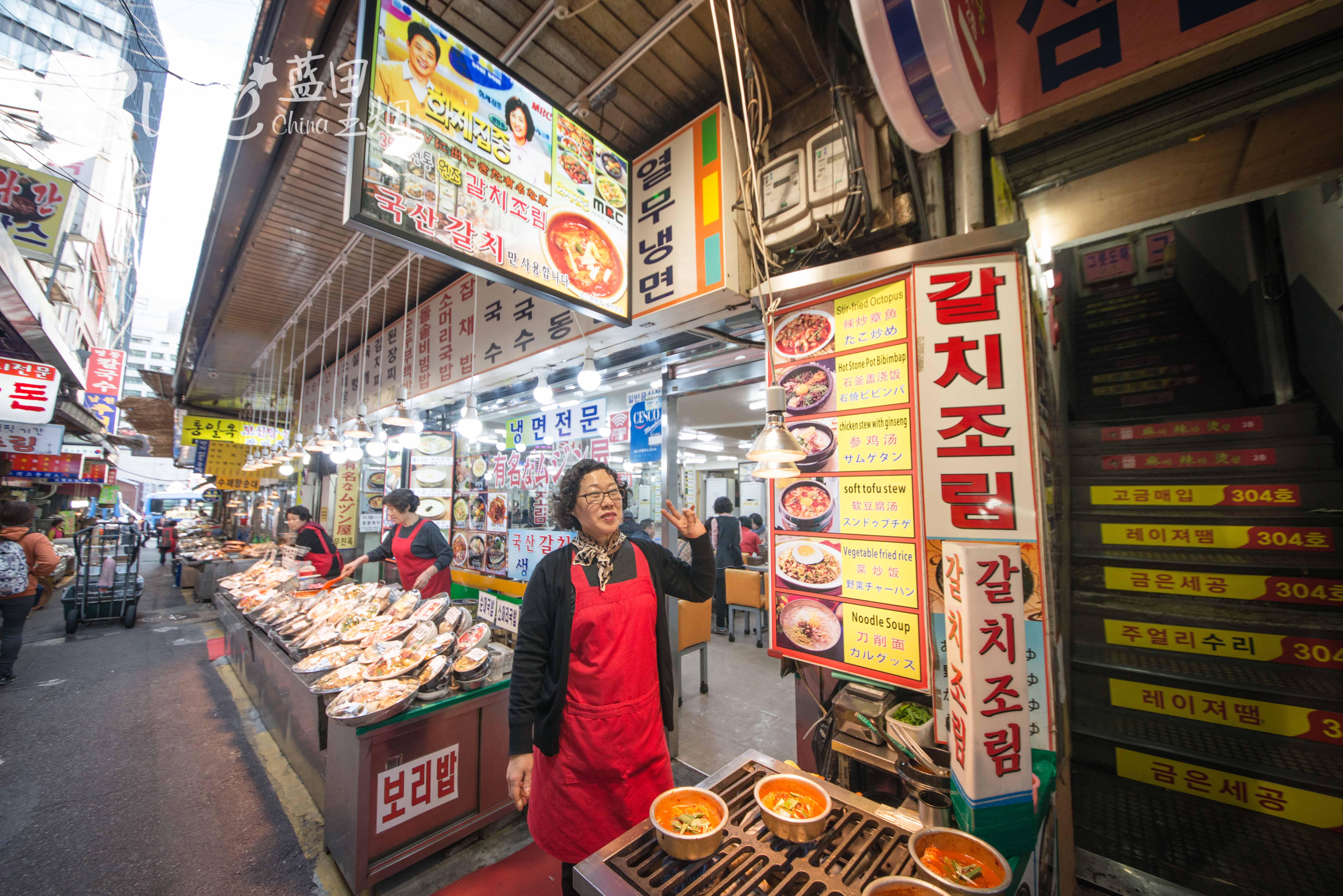 比北大门更适合买伴手礼的南大门市场，首尔便宜货的首选之地