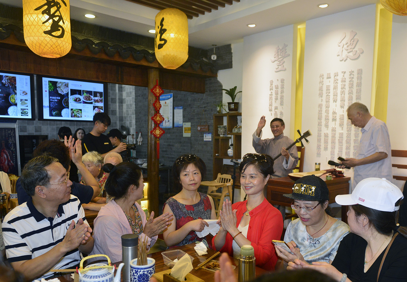 和小姐姐一起逛嘉兴吃百年传承的美味，大胆的把美好生活秀给你看