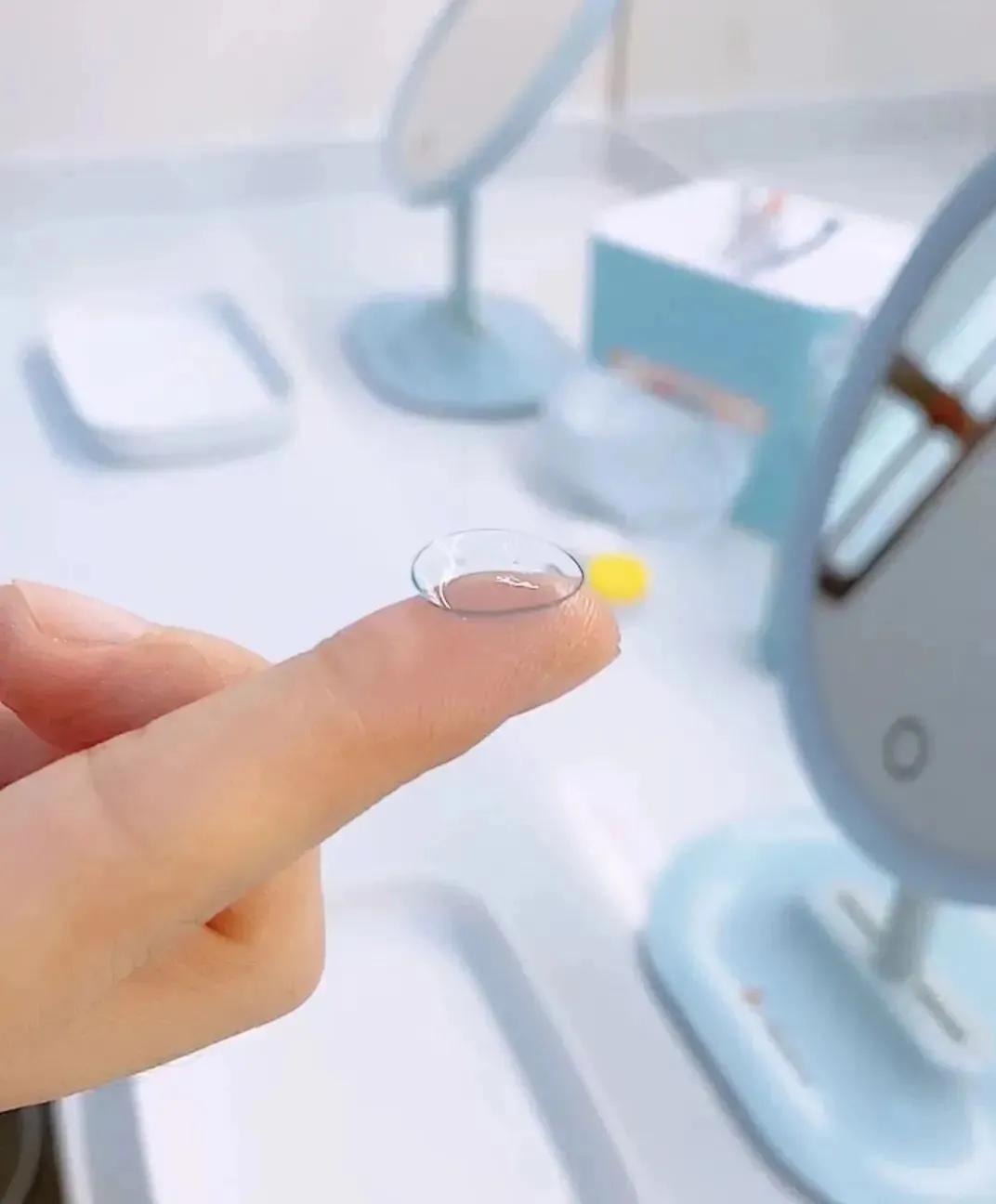 隐形眼镜怎么摘新手,隐形眼镜怎么摘眼睛才不疼