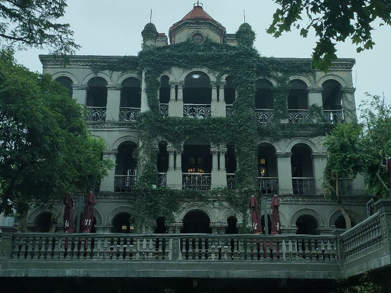 杭州西湖断桥好大的雨,杭州西湖断桥残雪夜景下雨