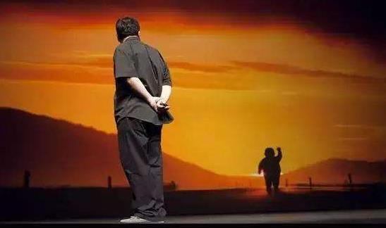 内容生动是PPT核心要素，罗永浩的PPT用了这3个技巧成为演讲高手