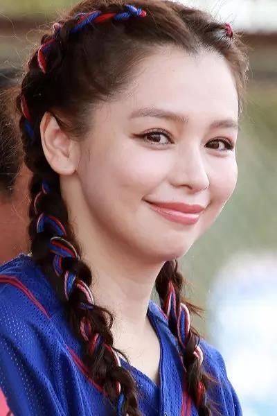 避免发际线后移适合什么扎发,女生不想扎头发怎么办