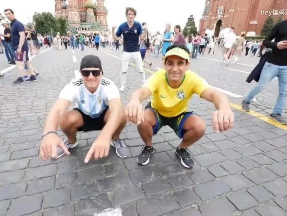 蹲便和坐便，到底谁更容易溅起细菌？