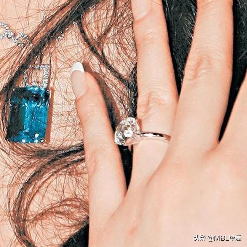 霍启刚婚戒抢镜,郭晶晶霍启刚丢钻戒找到了吗