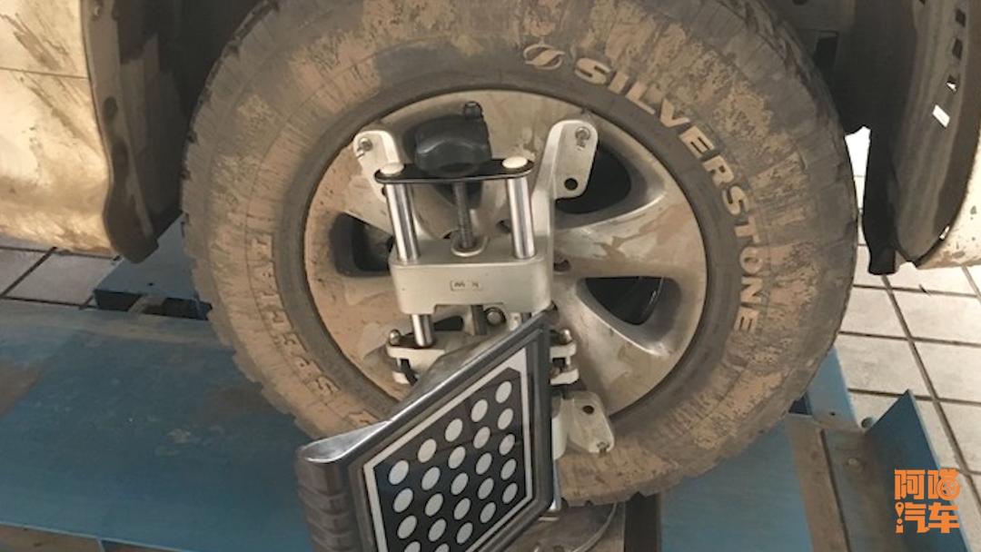 四轮定位和动平衡只做前轮可以吗,爱车跑偏做四轮定位还是动平衡