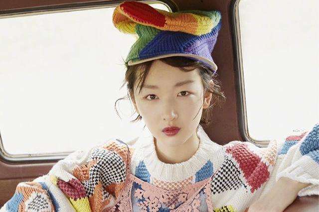 周冬雨：出道即巅峰，成最年轻双料影后，背后却离不开这两个男人