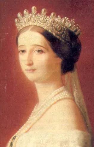 不佩戴金银珠宝,不佩戴贵重首饰