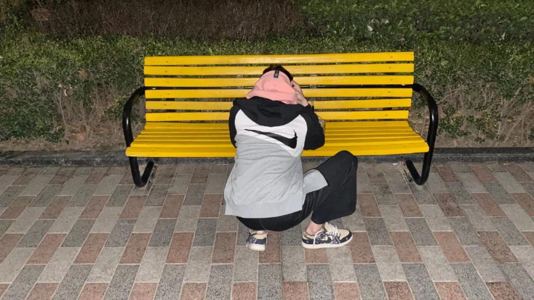 欧阳娜娜aj1,欧阳娜娜上脚香槟黄匡威