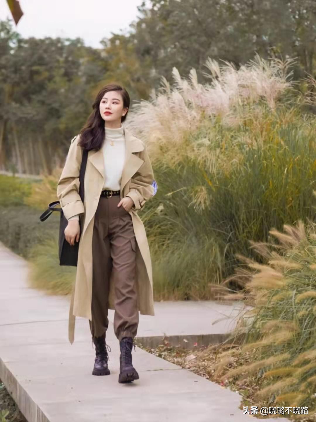 怎么样穿风衣才显得很有气质,穿风衣的高级感