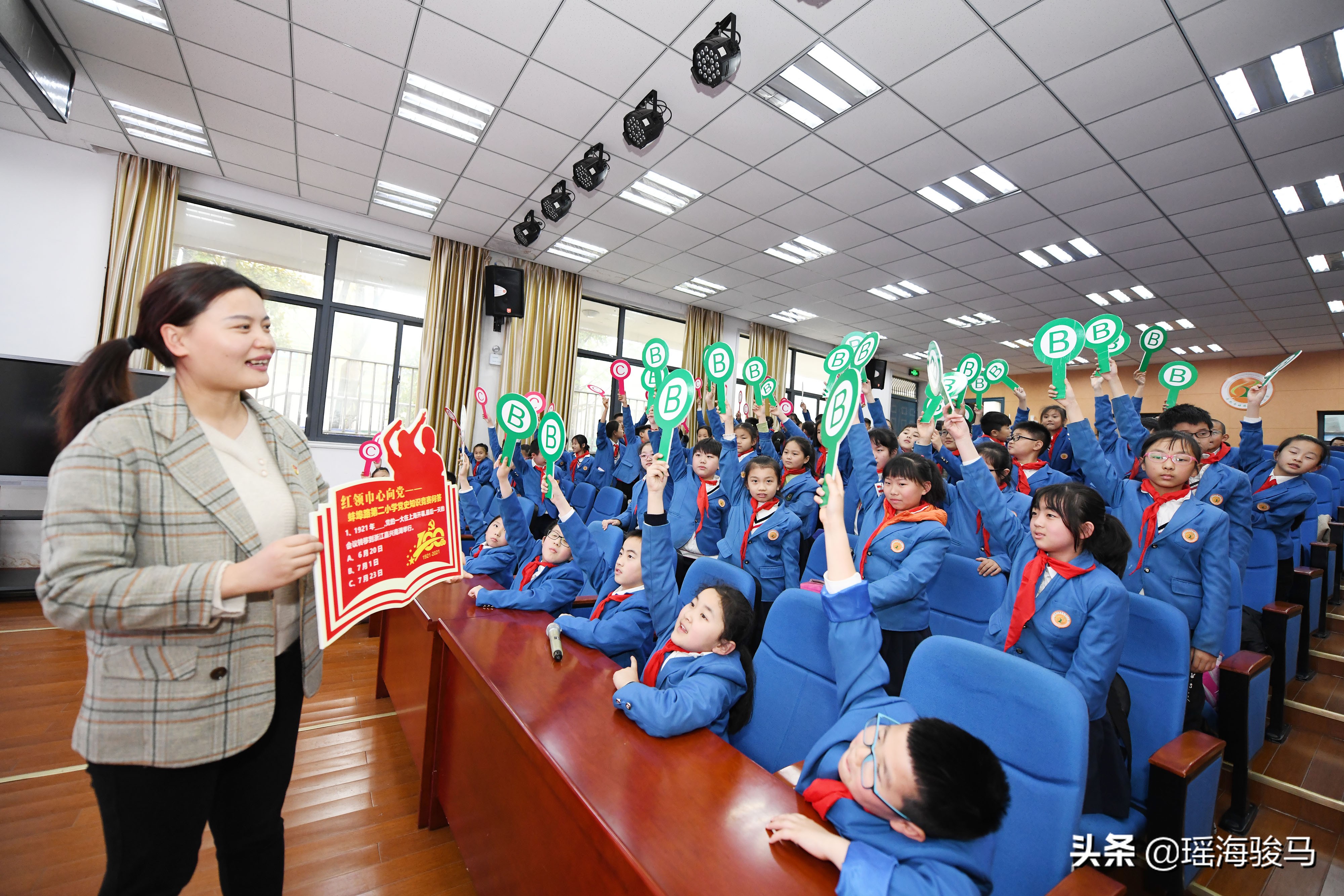 合肥红领巾心向党完整视频,红领巾学党史树初心的视频