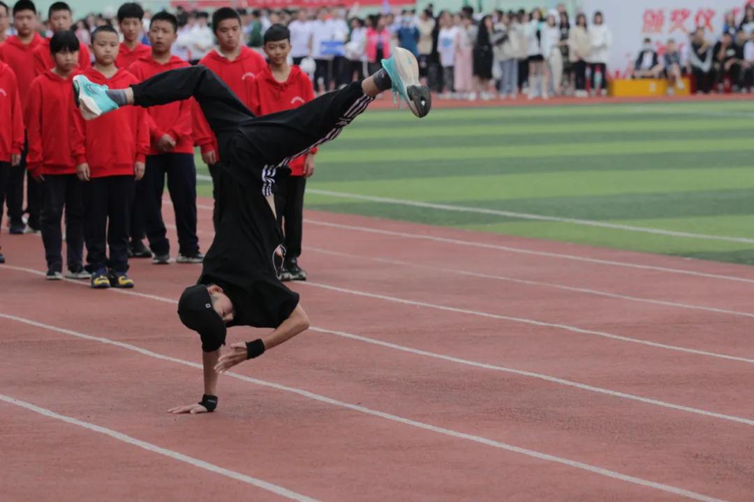 传统体育运动会开幕式,一年一度的运动会在学校拉开帷幕